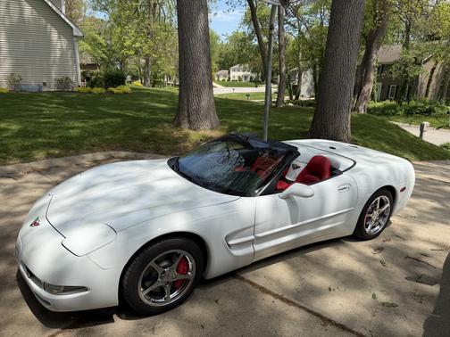 White 1998 Chevrolet Corvette Base