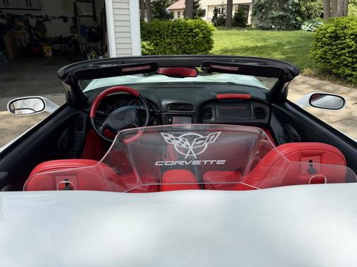 White 1998 Chevrolet Corvette Base