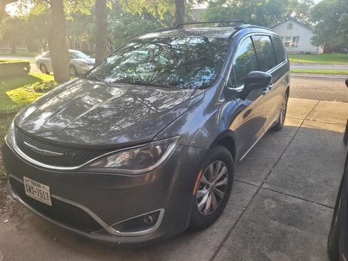 Gray 2017 Chrysler Pacifica Touring-L