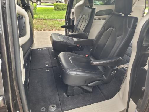 Gray 2017 Chrysler Pacifica Touring-L