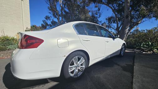 2015 INFINITI Q40 Base