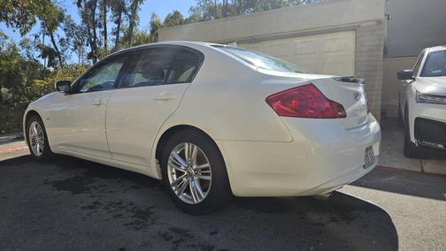 2015 INFINITI Q40 Base