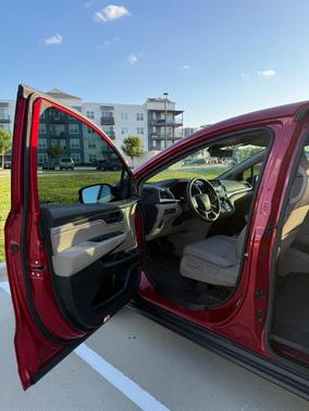 Red 2022 Honda Odyssey EX