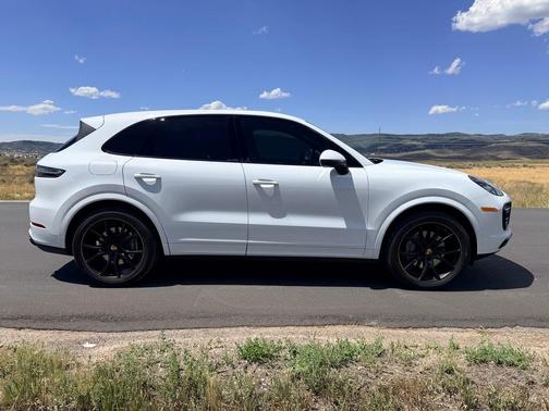 White 2022 Porsche Cayenne Cayenne E-Hybrid