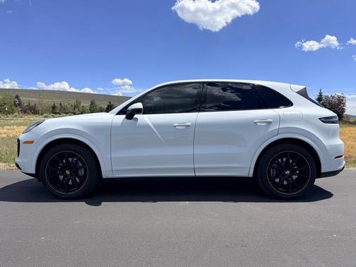 White 2022 Porsche Cayenne Cayenne E-Hybrid