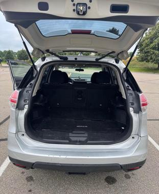 Silver 2016 Nissan Rogue SV