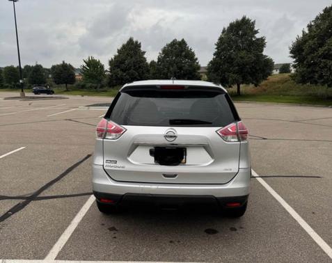 Silver 2016 Nissan Rogue SV