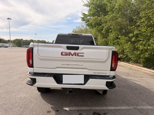 White 2022 GMC Sierra 2500 Denali