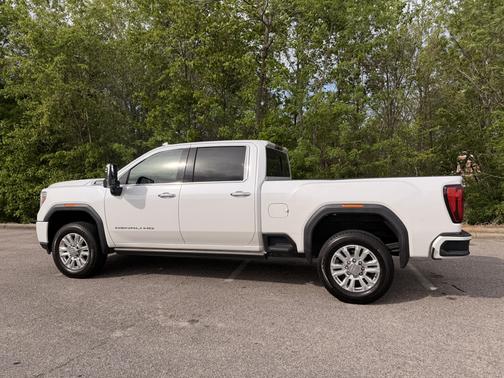 White 2022 GMC Sierra 2500 Denali