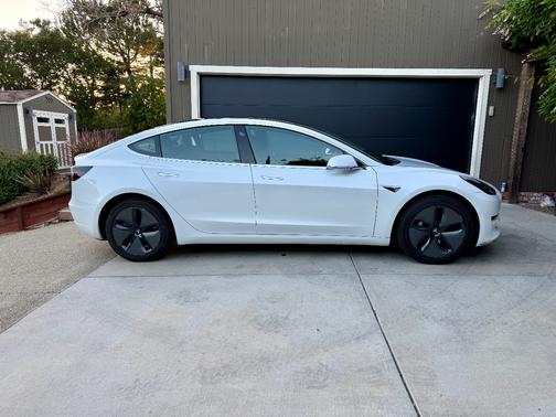White 2019 Tesla Model 3 Standard Range Plus