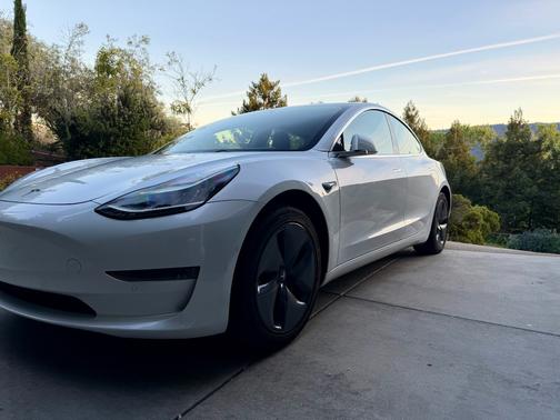 White 2019 Tesla Model 3 Standard Range Plus