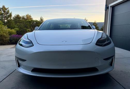 White 2019 Tesla Model 3 Standard Range Plus