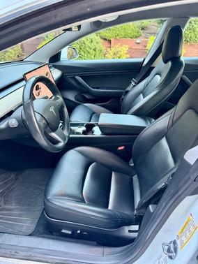 White 2019 Tesla Model 3 Standard Range Plus