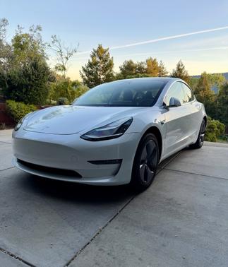 White 2019 Tesla Model 3 Standard Range Plus