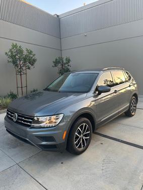 Gray 2021 Volkswagen Tiguan 2.0T SE