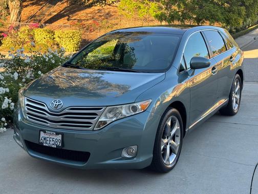 Green 2010 Toyota Venza Base