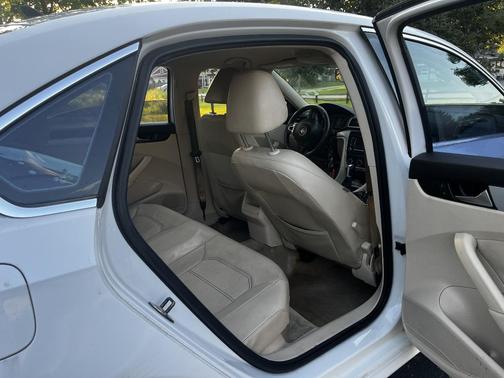 White 2012 Volkswagen Passat 2.5 SE