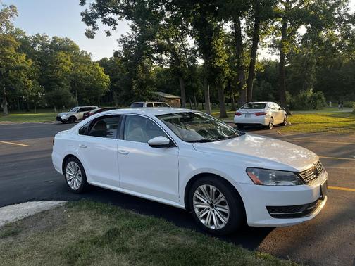 White 2012 Volkswagen Passat 2.5 SE