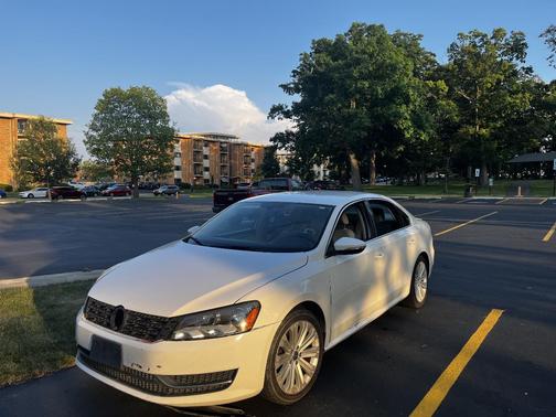 White 2012 Volkswagen Passat 2.5 SE
