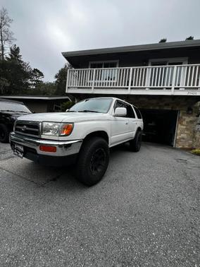 White 1998 Toyota 4Runner SR5 4WD