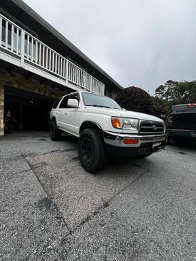 White 1998 Toyota 4Runner SR5 4WD