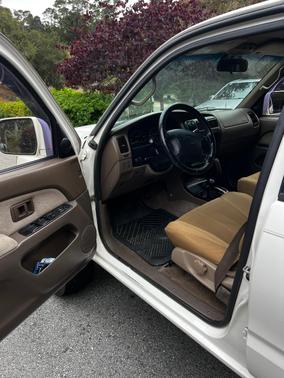 White 1998 Toyota 4Runner SR5 4WD