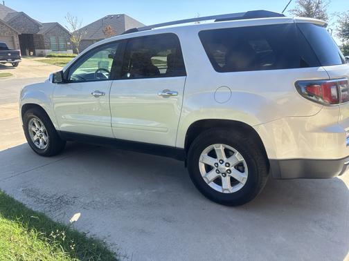 Beige 2014 GMC Acadia SLE-2