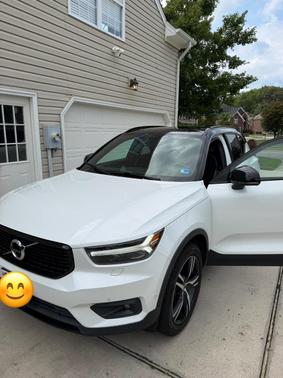 White 2019 Volvo XC40 T5 R-Design