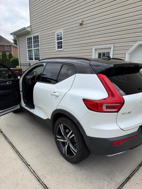 White 2019 Volvo XC40 T5 R-Design