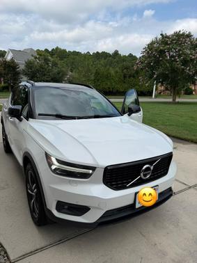 White 2019 Volvo XC40 T5 R-Design