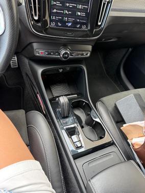 White 2019 Volvo XC40 T5 R-Design