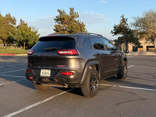 Gray 2015 Jeep Cherokee Trailhawk
