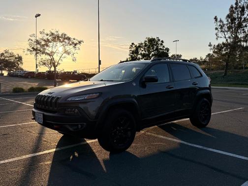 Gray 2015 Jeep Cherokee Trailhawk