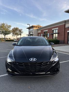 Black 2023 Hyundai ELANTRA SEL