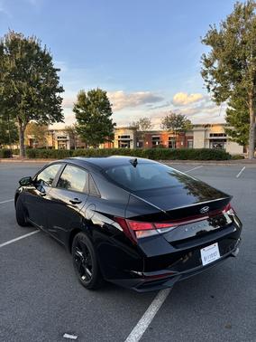 Black 2023 Hyundai ELANTRA SEL