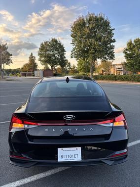 Black 2023 Hyundai ELANTRA SEL