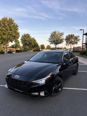 Black 2023 Hyundai ELANTRA SEL