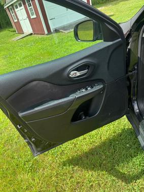 Black 2016 Jeep Cherokee Latitude