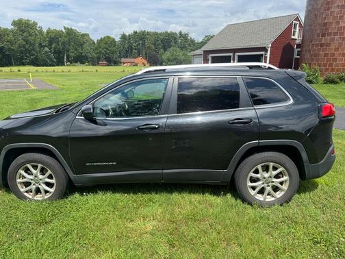 Black 2016 Jeep Cherokee Latitude