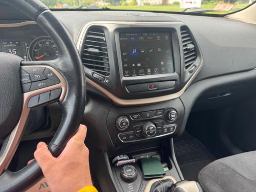 Black 2016 Jeep Cherokee Latitude