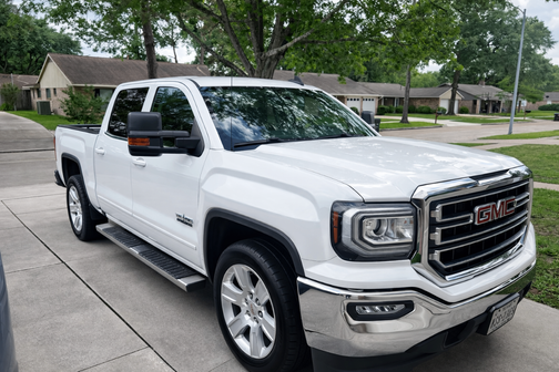 White 2018 GMC Sierra 1500 SLE