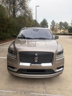 Beige 2018 Lincoln Navigator Select