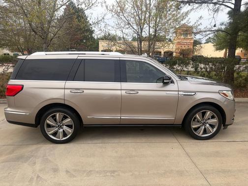 Beige 2018 Lincoln Navigator Select