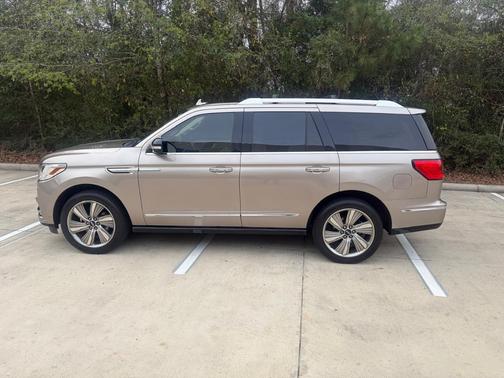 Beige 2018 Lincoln Navigator Select