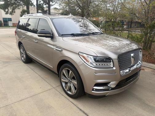 Beige 2018 Lincoln Navigator Select