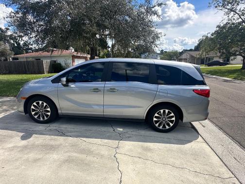 Silver 2022 Honda Odyssey EX-L