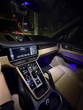 White 2019 Porsche Cayenne Cayenne