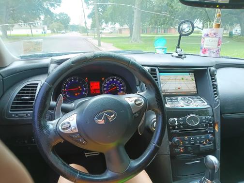 Beige 2009 INFINITI FX35 Base
