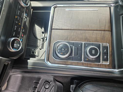 White 2019 Ford Expedition Platinum
