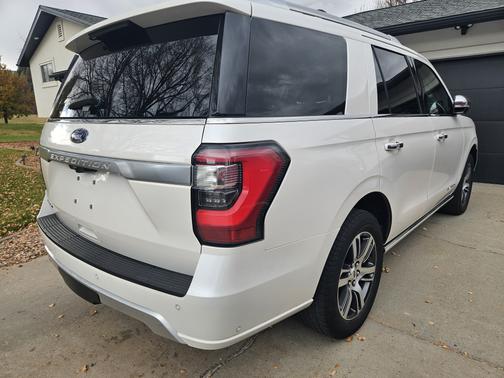 White 2019 Ford Expedition Platinum